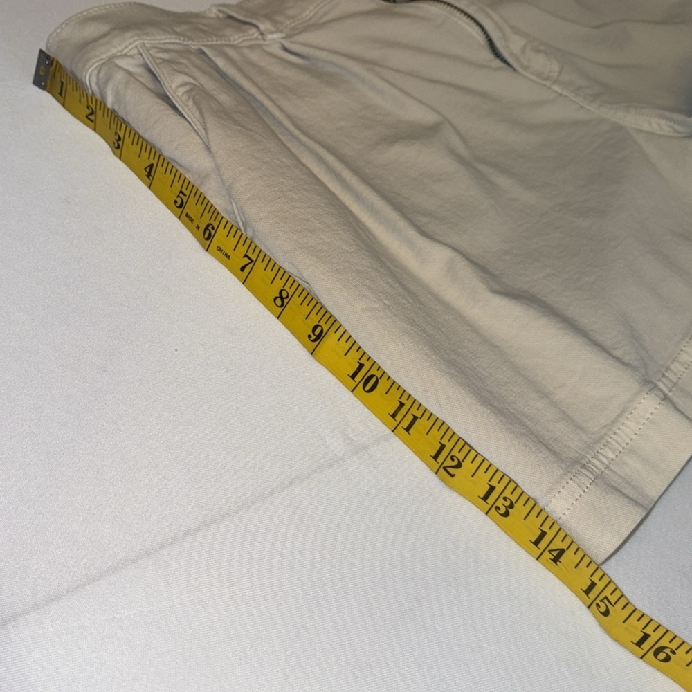 Maurices shorts button/zip close pockets stretchy in back pleated size 14 NWOT - Picture 2 of 9